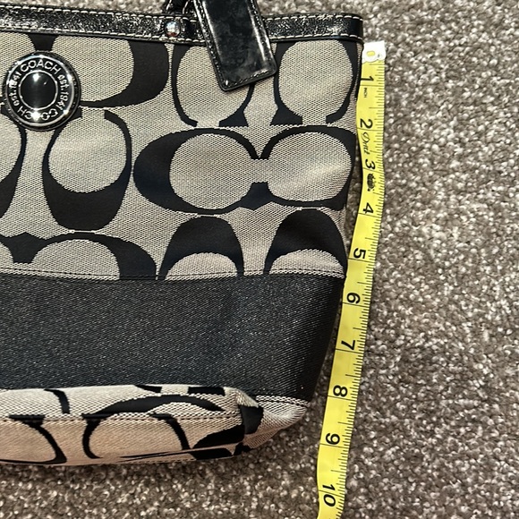 Coach signature jacquard logo stripe handbag purse. Black beige. Patent detail. - Picture 12 of 12